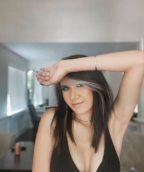 Spookyinternetgf onlyfans tits