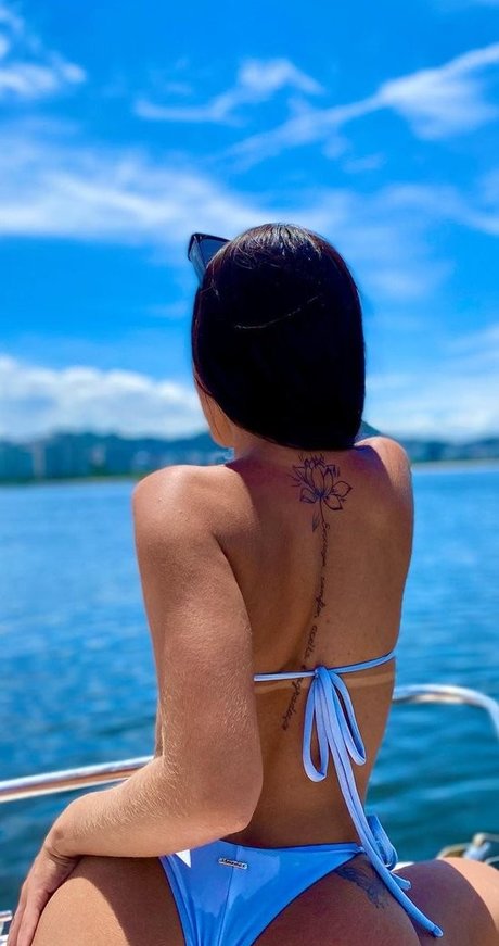 Larissa Chaves onlyfans boobs