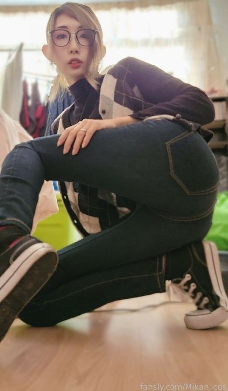 MikanCos onlyfans.