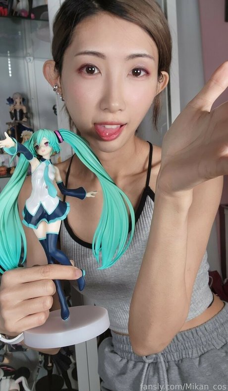 MikanCos free onlyfans