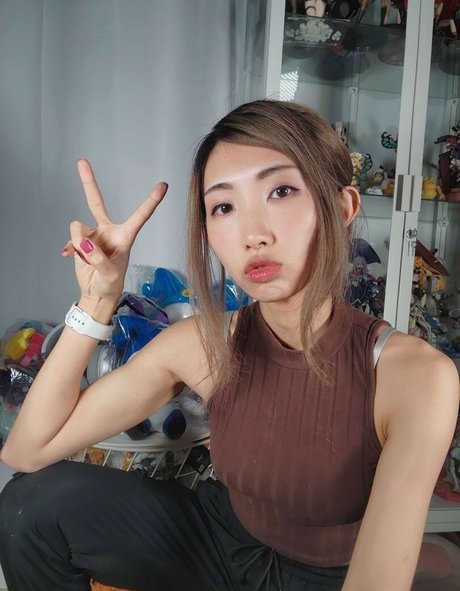 MikanCos naked onlyfans leak