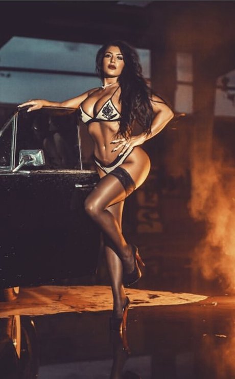 Nikki Waka onlyfans nudes