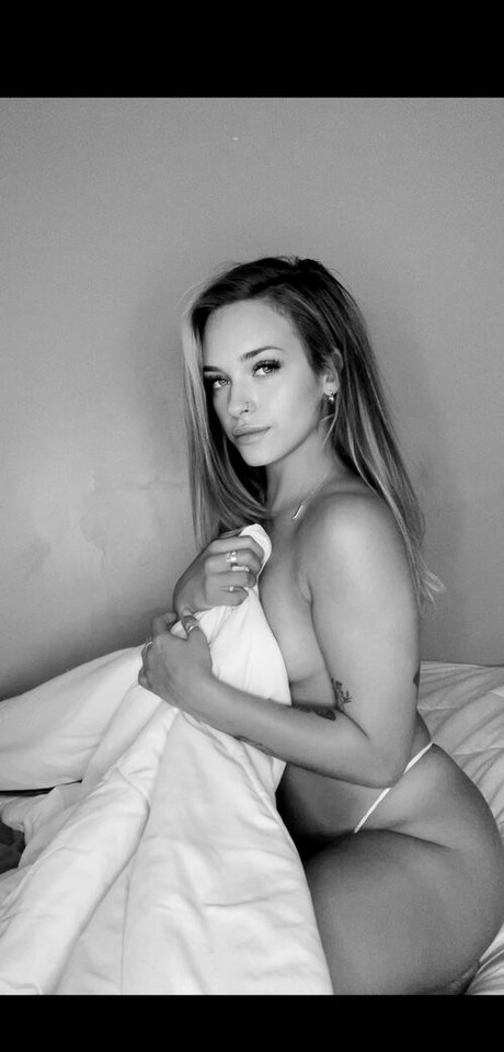 Alissa Maree strip onlyfans