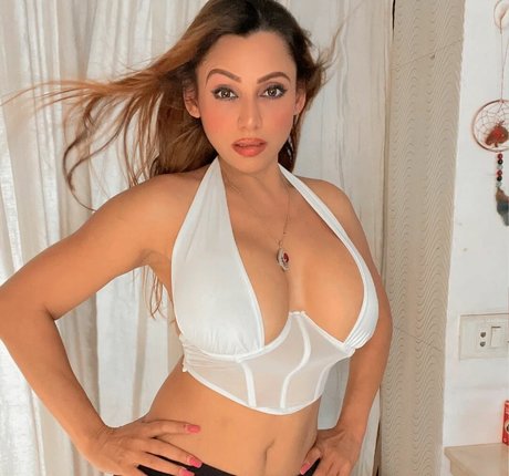 Karrishma Kar naked onlyfans leaks