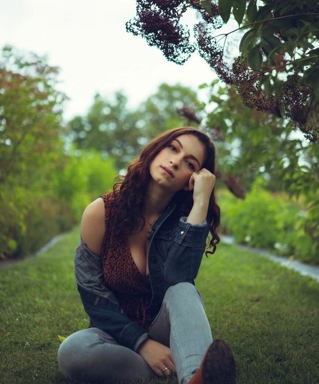 Sydney Meyer onlyfans boobs