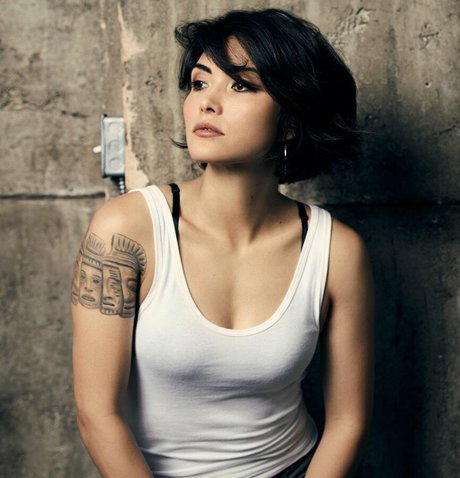 Daniella Pineda onlyfans lesk