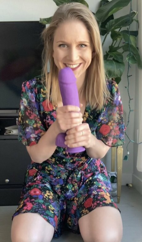 Demis Kitchen nude leak onlyfans