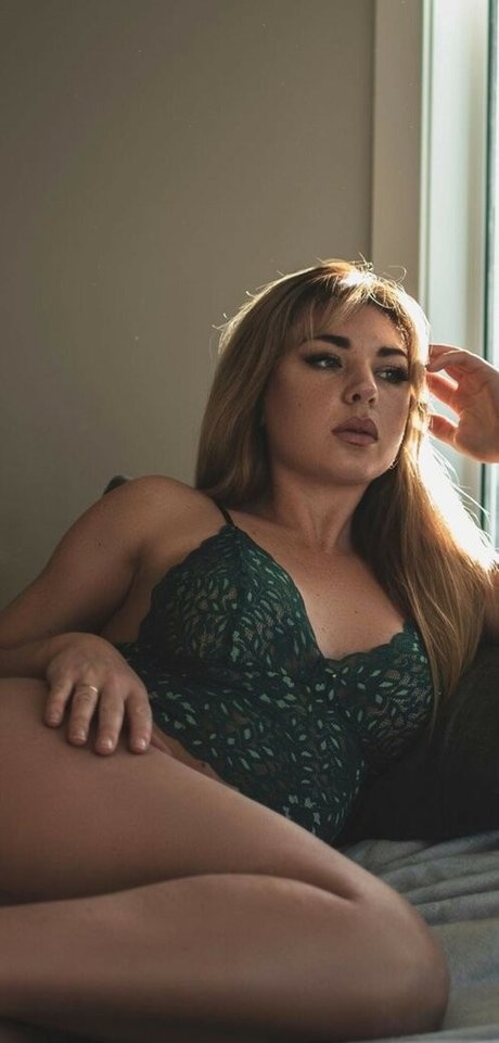 elysecamille onlyfans boobs