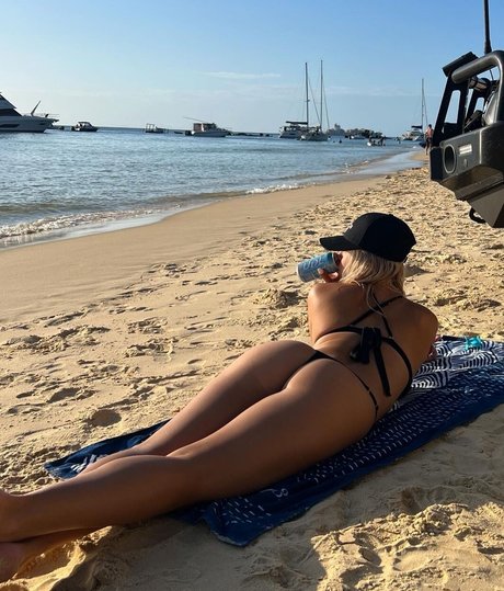 Ruby Warren naked onlyfans leak