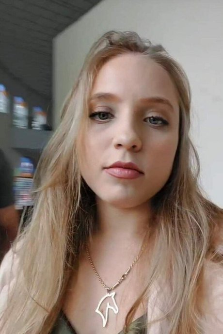 Isabella Viana onlyfans leak ass