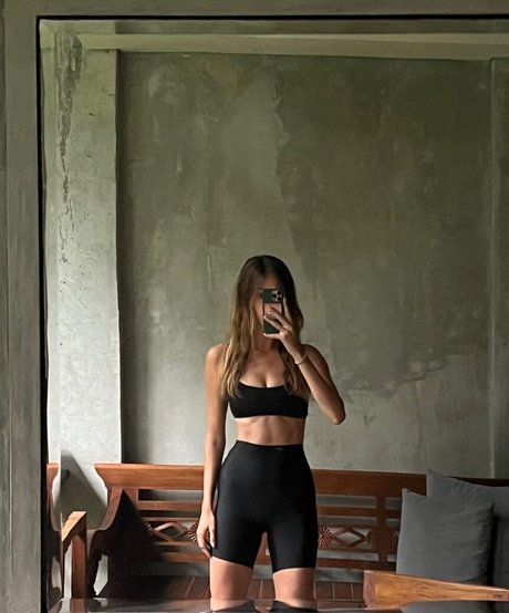 Izabella Krzan onlyfans images