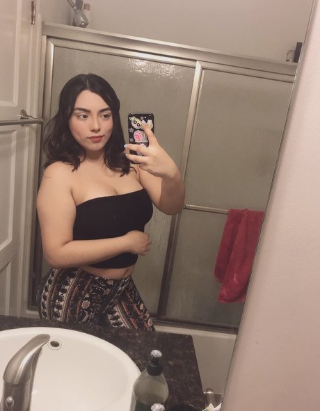 April Maribel Espinoza onlyfans naked leak