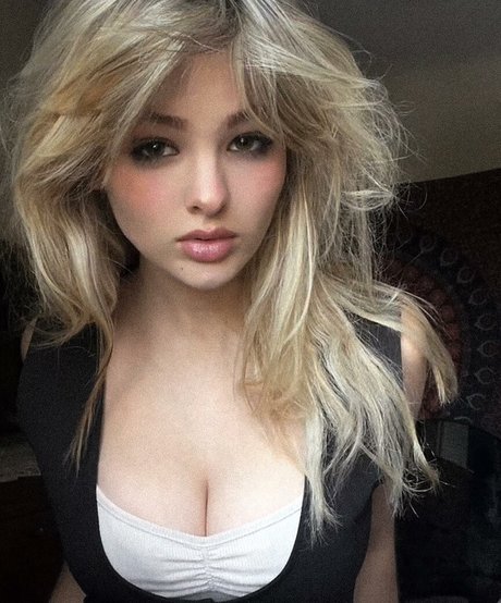 Ember Vail naked onlyfans leaks