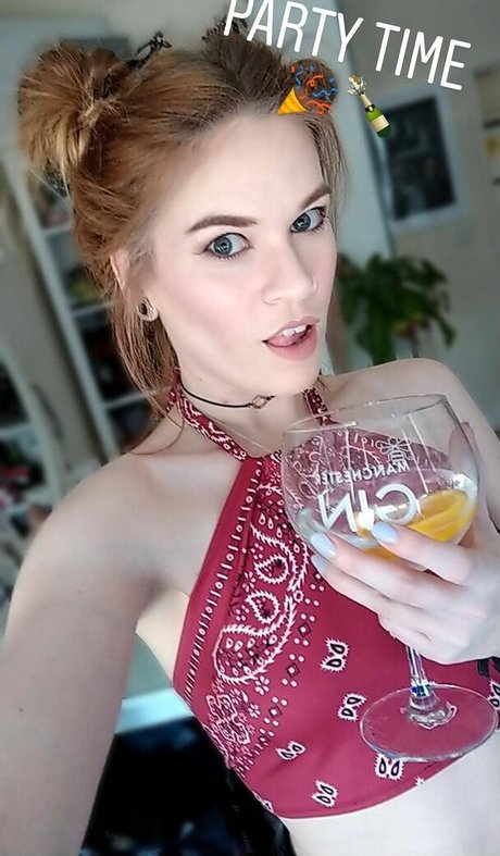 Hollie Bennett onlyfans porn nude