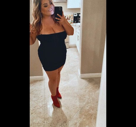 Lilly Zamora nude onlyfans leaks