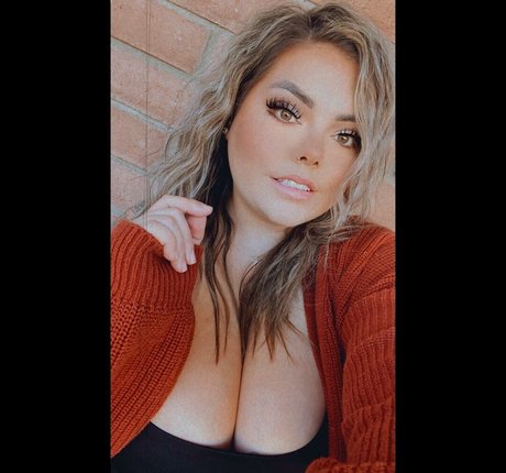 Lilly Zamora onlyfans explicit content