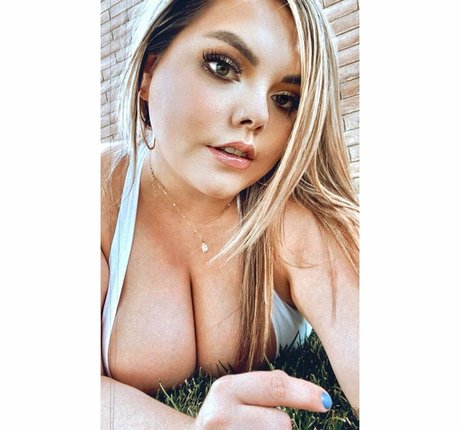 Lilly Zamora only fans pic