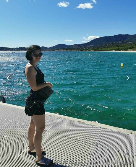 cloebaker onlyfans striptease