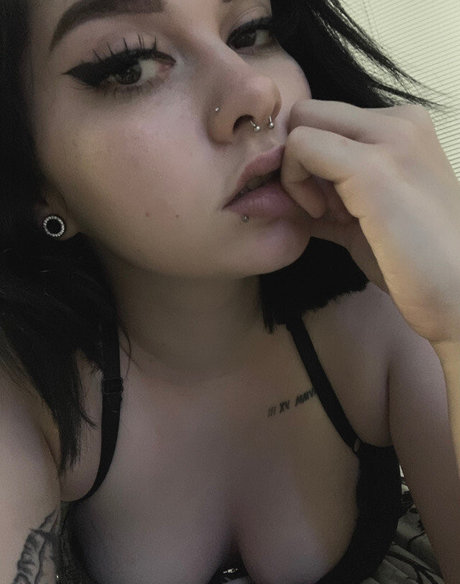 Jisatsuwaifu onlyfans