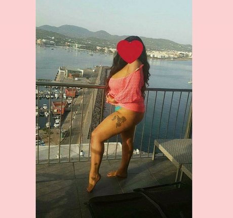 Megan Carys Gomer boobs onlyfans