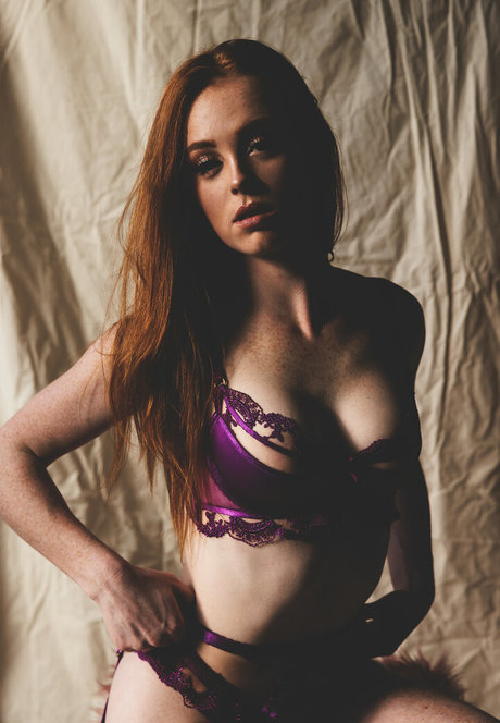 Redalertfox onlyfans strip tease