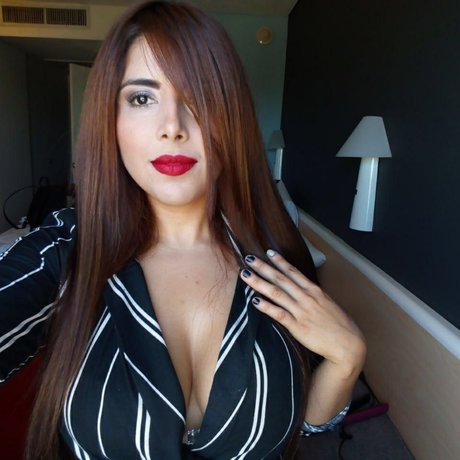Elda De La Torre en onlyfans