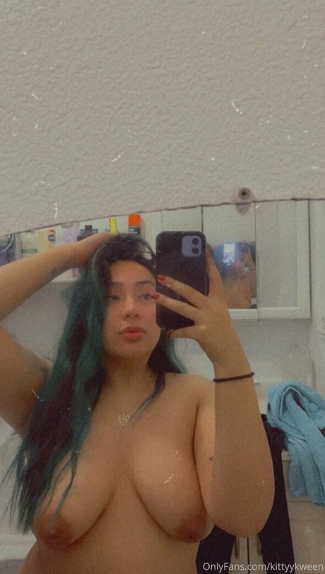 _halloweenlily onlyfans topless