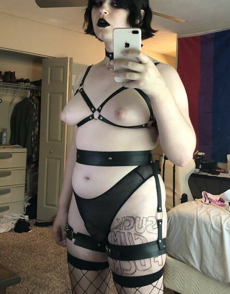 Scarlet Skeie onlyfans naked