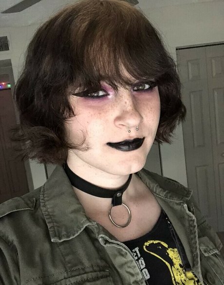 Scarlet Skeie leaked onlyfans