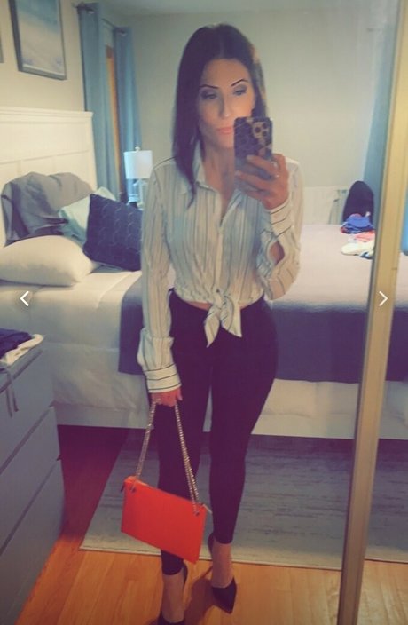 Elle Baker onlyfans images