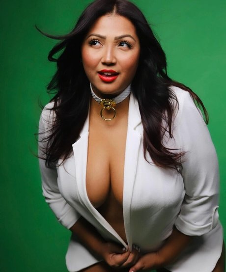 Aziastar only fans pictures