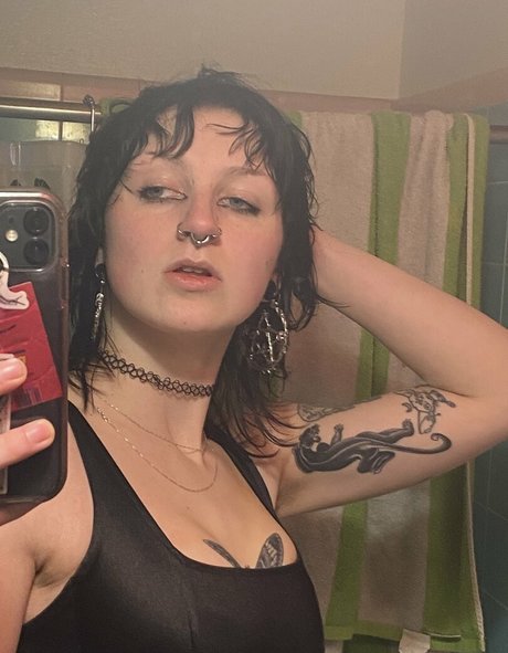 gothbimboxxx nude only fans