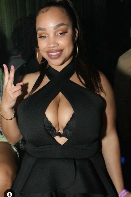 Sheera The Model onlyfans archive