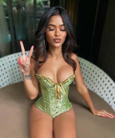 littlesassha xx onlyfans boobs