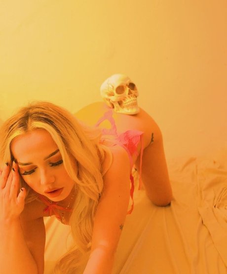 krippymami onlyfans model photos