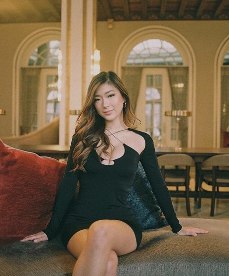 Gloriawuuu is on onlyfans