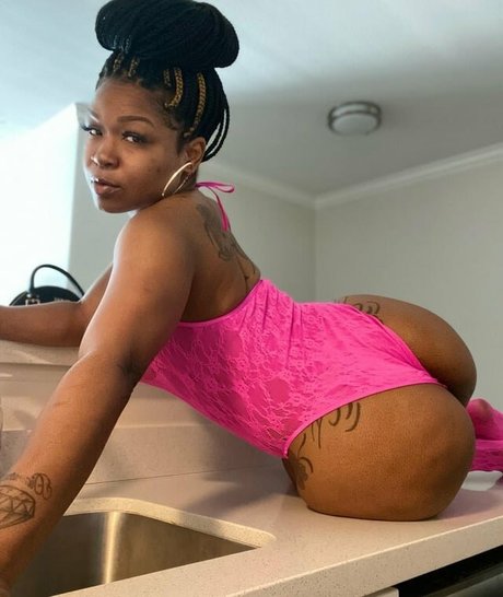 Diamond Monroe onlyfans leakes