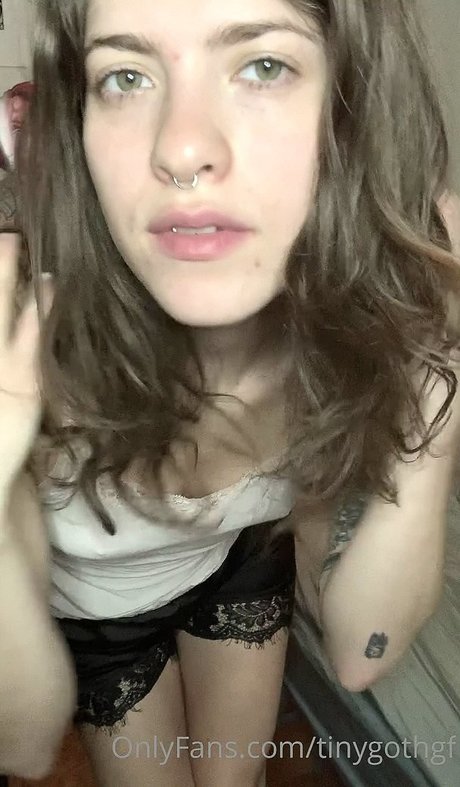 TInyGothGF onlyfans porn leaked