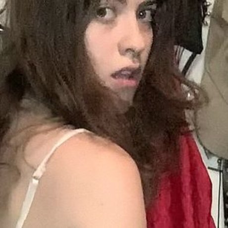 TInyGothGF onlyfans model