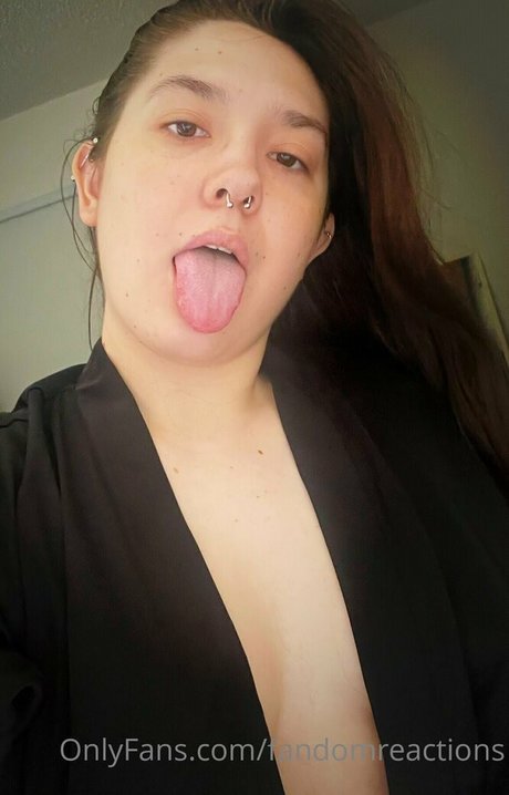 FandomReactions is on onlyfans