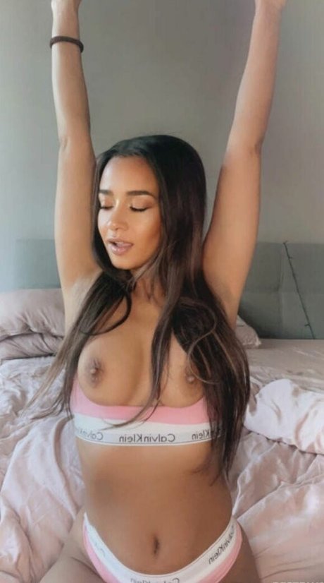 Gabby Dealmeida onlyfans ass