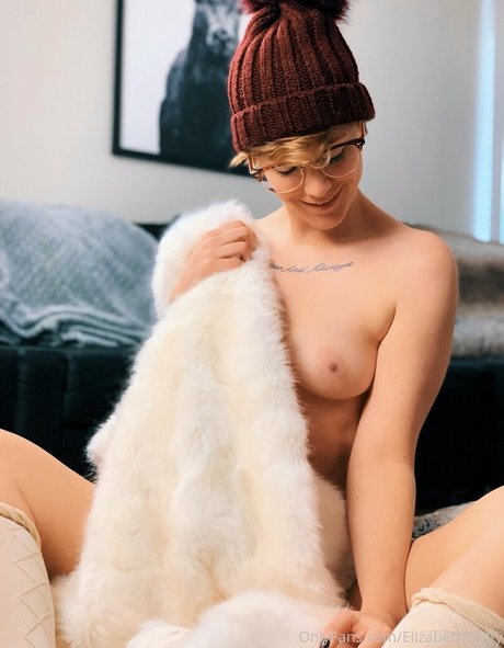 Elizabeth Duffy onlyfans striptease