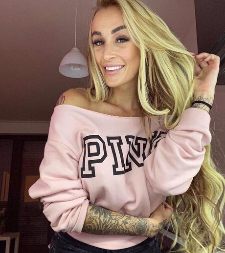 Daisy Lee naked only fans