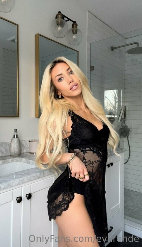 Eva Rende onlyfans content type