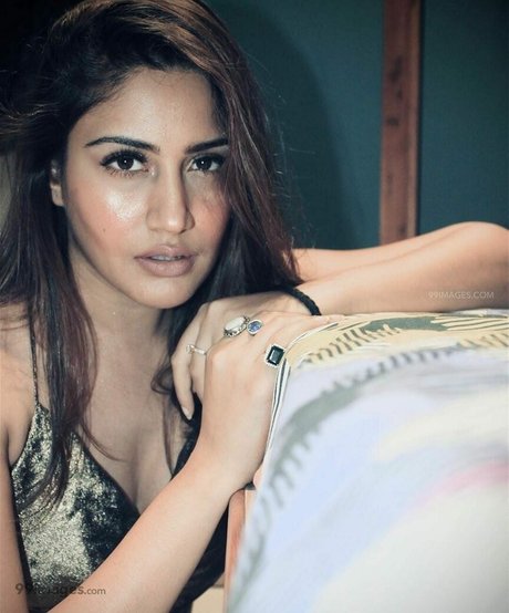 Surbhi Chandna only fans pictures