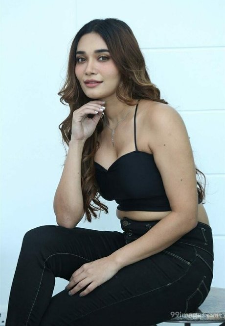 Jenifer Emmanuel onlyfans leak ass