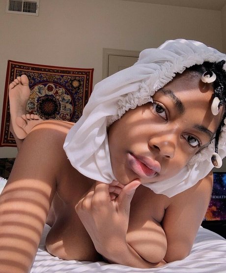 sapiosuccubust onlyfans boobs