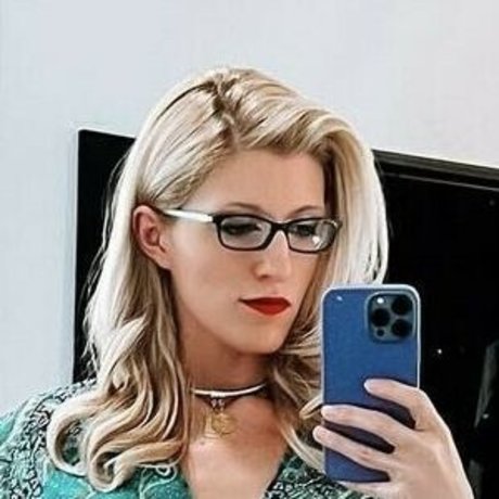 The Submissive Next Door nude on onlyfans