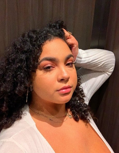 Deanelizyunes only fans pics