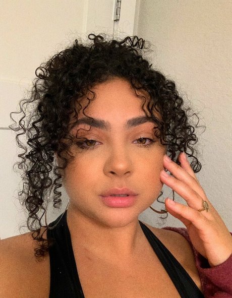 Deanelizyunes only fans leaks